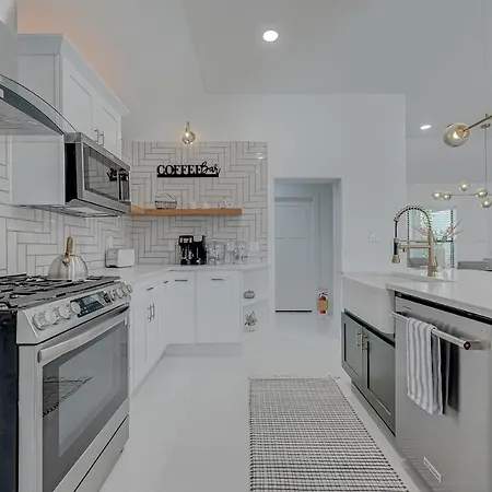 Stylish, 2 Bedroom In Houston-Bellaire